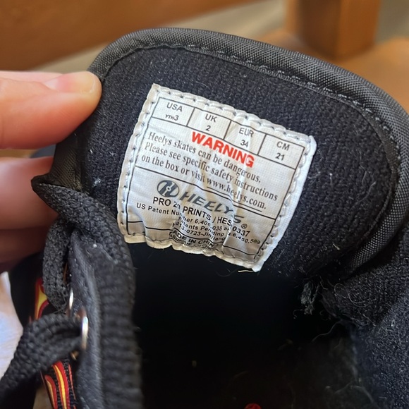 Heelys Pro 20 Skate Shoe - Black Flames Kids' size Youth 3 - Picture 12 of 14